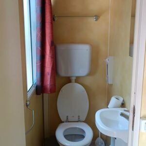 Brown House - Secondary bathroom